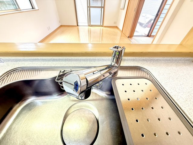 泉佐野市高松西2丁目　中古戸建のキッチン|浄水器付き♪　