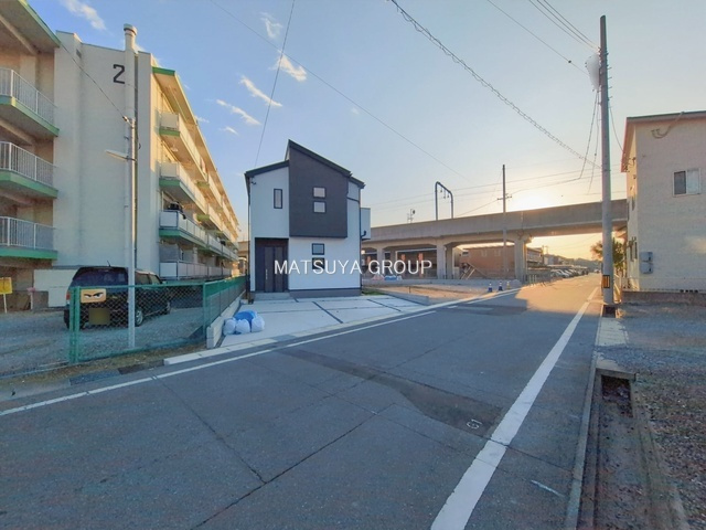 【前面道路含む現地写真】の画像