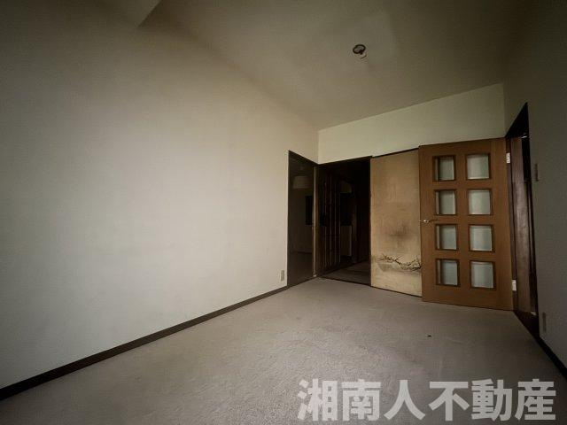 鎌倉市大町６丁目戸建ての洋室|落ち着いた色調の洋室です