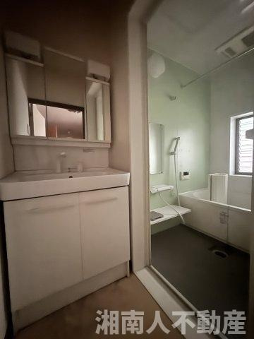 鎌倉市大町６丁目戸建ての独立洗面台|朝の支度にも助かる、独立の洗髪洗面化粧台