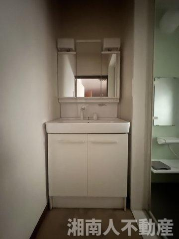 鎌倉市大町６丁目戸建ての独立洗面台|使いやすい独立洗面台です