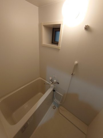 クレフラスト空港北B棟の浴室