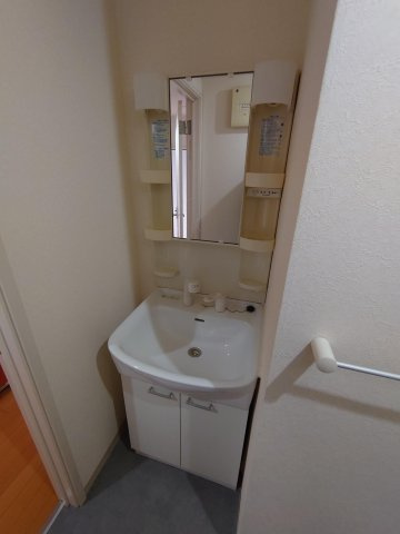 クレフラスト空港北B棟の洗面所