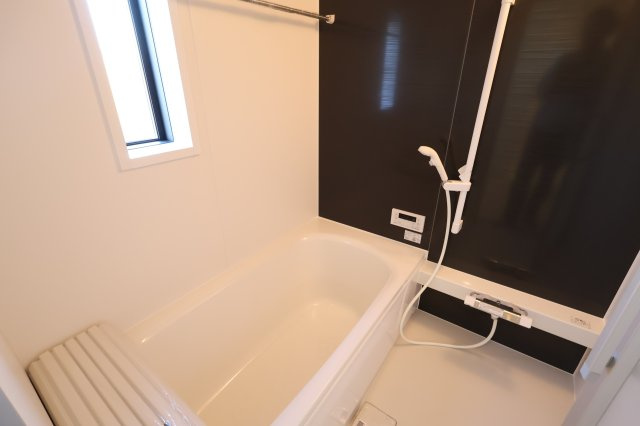 《仲介手数料無料》西区大字飯田新田614新築一戸建てクレイドルガーデンの浴室|撮影日 2025年12月1日 14:00 晴れ