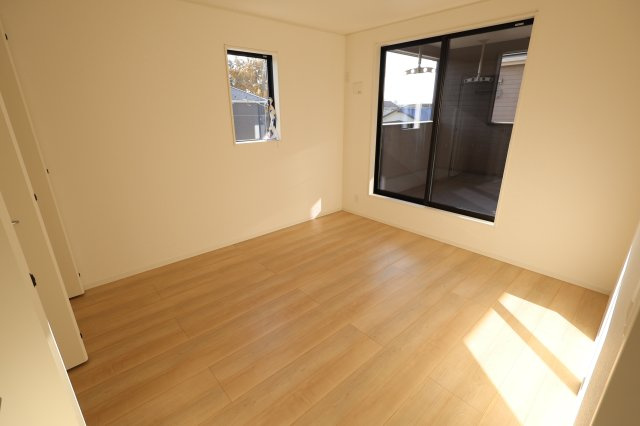 《仲介手数料無料》西区大字飯田新田614(2号棟)新築一戸建てクレイドルガーデンの洋室|撮影日 2025年12月1日 14:00 晴れ