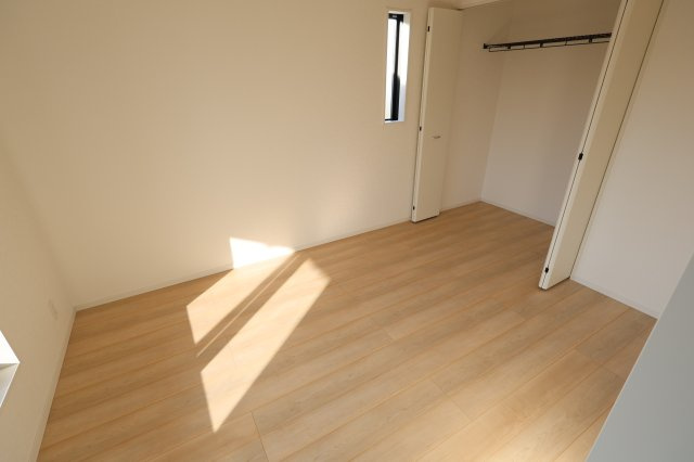 《仲介手数料無料》西区大字飯田新田614(2号棟)新築一戸建てクレイドルガーデンの洋室|撮影日 2025年12月1日 14:00 晴れ