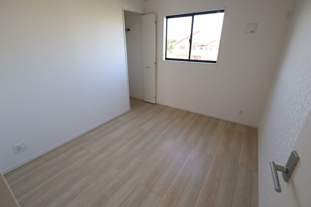 《仲介手数料無料》西区大字飯田新田614(2号棟)新築一戸建てクレイドルガーデンの洋室|撮影日 2025年12月1日 14:00 晴れ