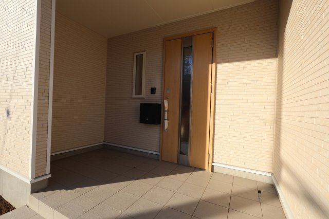 《仲介手数料無料》西区大字飯田新田614(3号棟)新築一戸建てクレイドルガーデンの玄関|撮影日 2025年12月1日 14:20 晴れ