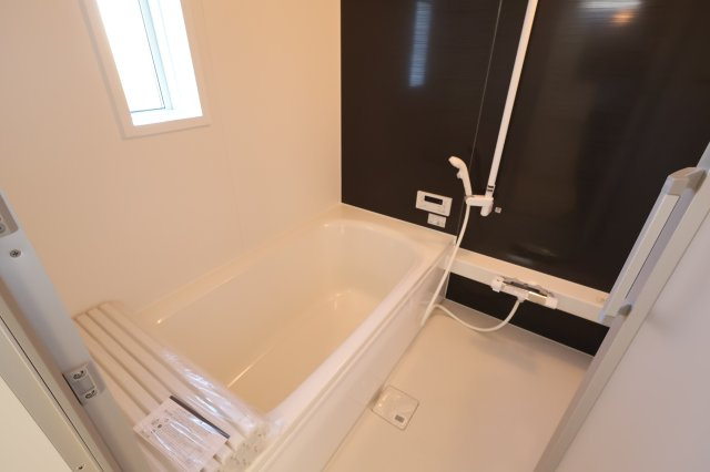 《仲介手数料無料》西区大字飯田新田614(3号棟)新築一戸建てクレイドルガーデンの浴室|撮影日 2025年12月1日 14:20 晴れ