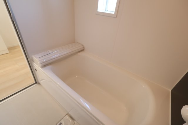 《仲介手数料無料》西区大字飯田新田614(3号棟)新築一戸建てクレイドルガーデンの浴室|撮影日 2025年12月1日 14:20 晴れ