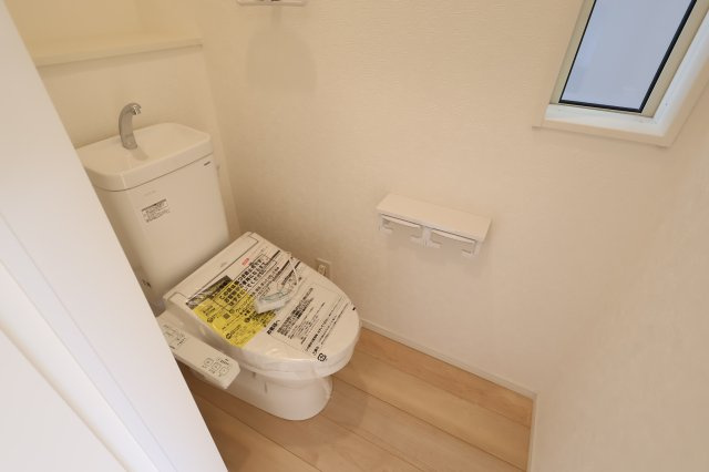 《仲介手数料無料》西区大字飯田新田614(3号棟)新築一戸建てクレイドルガーデンのトイレ|撮影日 2025年12月1日 14:20 晴れ