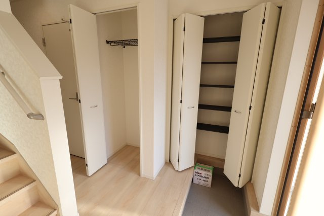 《仲介手数料無料》西区大字飯田新田614(3号棟)新築一戸建てクレイドルガーデンの玄関|撮影日 2025年12月1日 14:20 晴れ