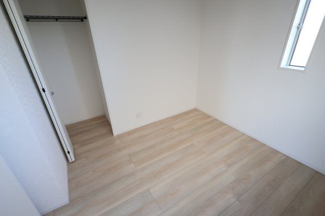 《仲介手数料無料》西区大字飯田新田614(3号棟)新築一戸建てクレイドルガーデンの洋室|撮影日 2025年12月1日 14:20 晴れ