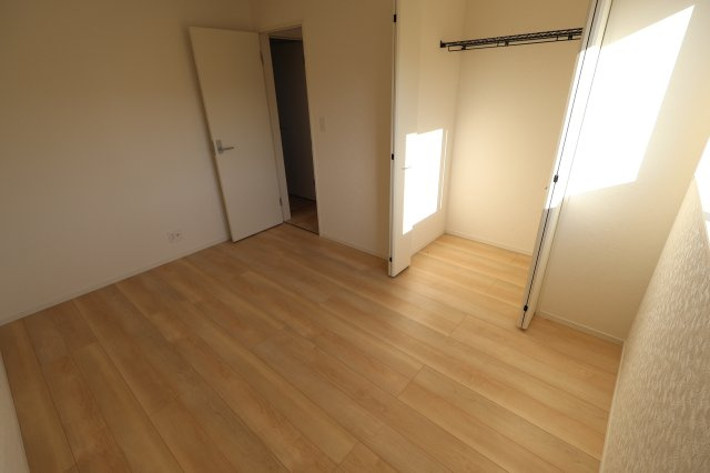 《仲介手数料無料》西区大字飯田新田614(3号棟)新築一戸建てクレイドルガーデンの洋室|撮影日 2025年12月1日 14:20 晴れ