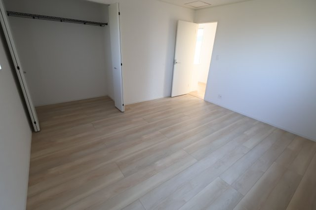 《仲介手数料無料》西区大字飯田新田614(3号棟)新築一戸建てクレイドルガーデンの洋室|撮影日 2025年12月1日 14:20 晴れ