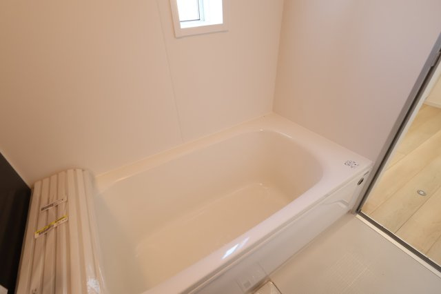 《仲介手数料無料》西区大字飯田新田614(4号棟)新築一戸建てクレイドルガーデンの浴室|撮影日 2025年12月1日 14:30 晴れ