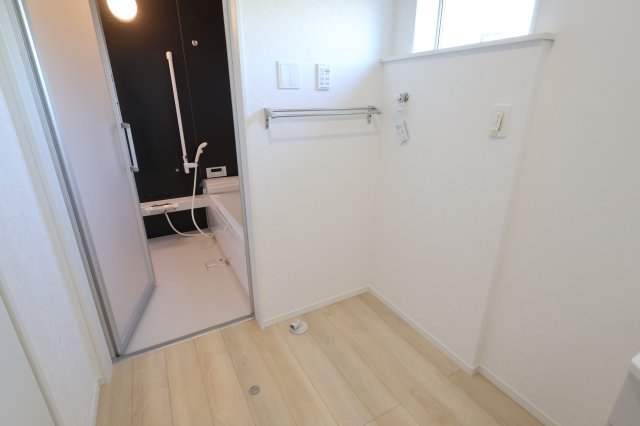 《仲介手数料無料》西区大字飯田新田614(4号棟)新築一戸建てクレイドルガーデンのランドリースペース|撮影日 2025年12月1日 14:30 晴れ