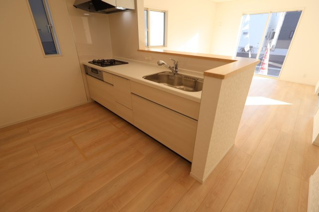 《仲介手数料無料》西区大字飯田新田614(4号棟)新築一戸建てクレイドルガーデンのキッチン|撮影日 2025年12月1日 14:30 晴れ