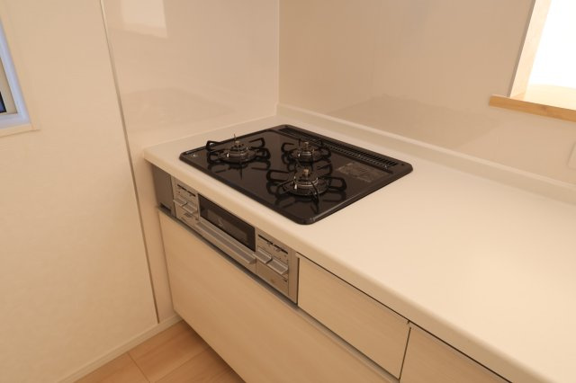 《仲介手数料無料》西区大字飯田新田614(4号棟)新築一戸建てクレイドルガーデンのキッチン|撮影日 2025年12月1日 14:30 晴れ