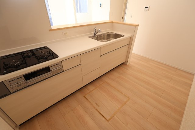 《仲介手数料無料》西区大字飯田新田614(4号棟)新築一戸建てクレイドルガーデンのキッチン|撮影日 2025年12月1日 14:30 晴れ