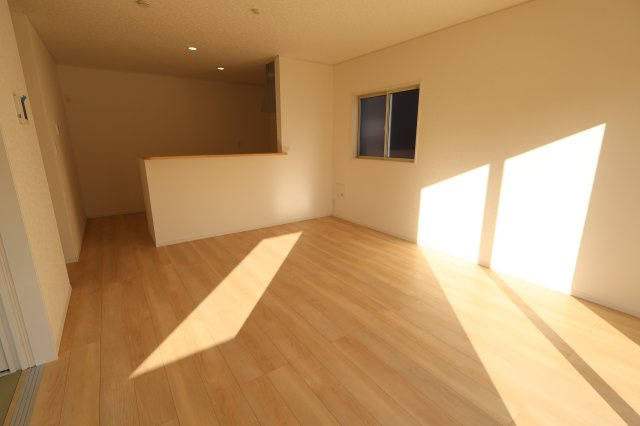 《仲介手数料無料》西区大字飯田新田614(4号棟)新築一戸建てクレイドルガーデンの居間・リビング|撮影日 2025年12月1日 14:30 晴れ