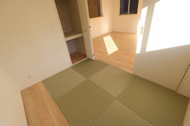 《仲介手数料無料》西区大字飯田新田614(4号棟)新築一戸建てクレイドルガーデンの和室|撮影日 2025年12月1日 14:30 晴れ