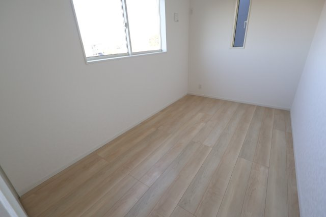 《仲介手数料無料》西区大字飯田新田614(4号棟)新築一戸建てクレイドルガーデンの洋室|撮影日 2025年12月1日 14:30 晴れ