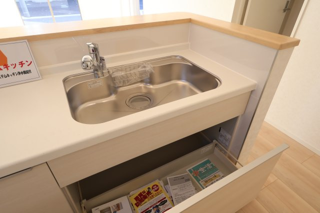 《仲介手数料無料》西区大字飯田新田614(5号棟)新築一戸建てクレイドルガーデンのキッチン|撮影日 2025年12月1日 14:30 晴れ