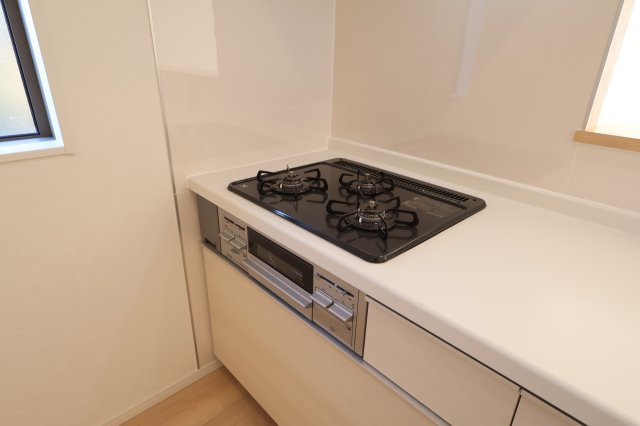 《仲介手数料無料》西区大字飯田新田614(5号棟)新築一戸建てクレイドルガーデンのキッチン|撮影日 2025年12月1日 14:30 晴れ