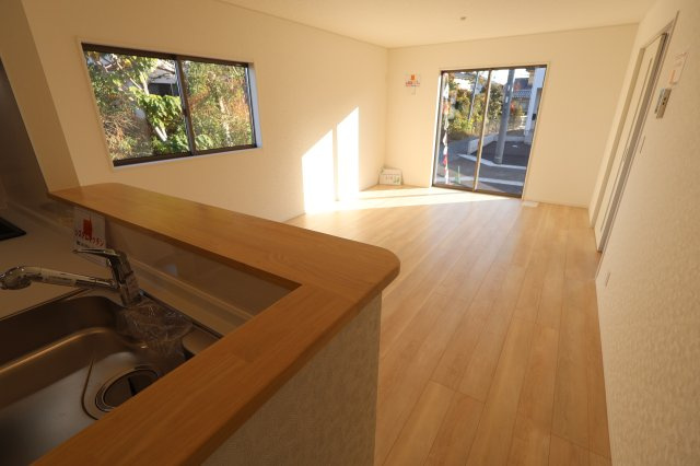 《仲介手数料無料》西区大字飯田新田614新築一戸建てクレイドルガーデンの居間・リビング|撮影日 2025年12月1日 14:30 晴れ