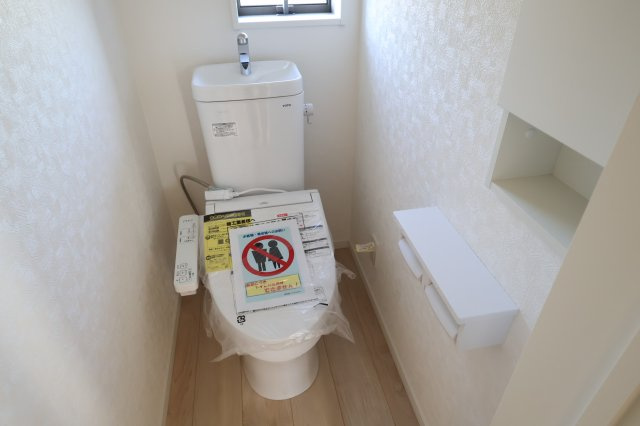 《仲介手数料無料》西区大字飯田新田614(5号棟)新築一戸建てクレイドルガーデンのトイレ|撮影日 2025年12月1日 14:30 晴れ