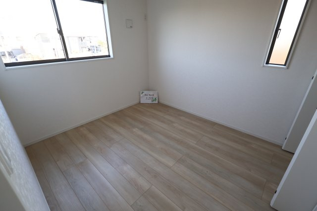 《仲介手数料無料》西区大字飯田新田614(5号棟)新築一戸建てクレイドルガーデンの洋室|撮影日 2025年12月1日 14:30 晴れ