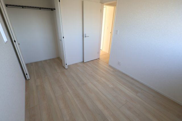 《仲介手数料無料》西区大字飯田新田614(5号棟)新築一戸建てクレイドルガーデンの洋室|撮影日 2025年12月1日 14:30 晴れ