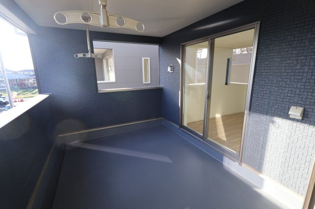 《仲介手数料無料》西区大字飯田新田614(5号棟)新築一戸建てクレイドルガーデンのバルコニー|撮影日 2025年12月1日 14:30 晴れ