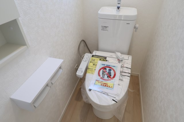 《仲介手数料無料》西区大字飯田新田614(5号棟)新築一戸建てクレイドルガーデンのトイレ|撮影日 2025年12月1日 14:30 晴れ