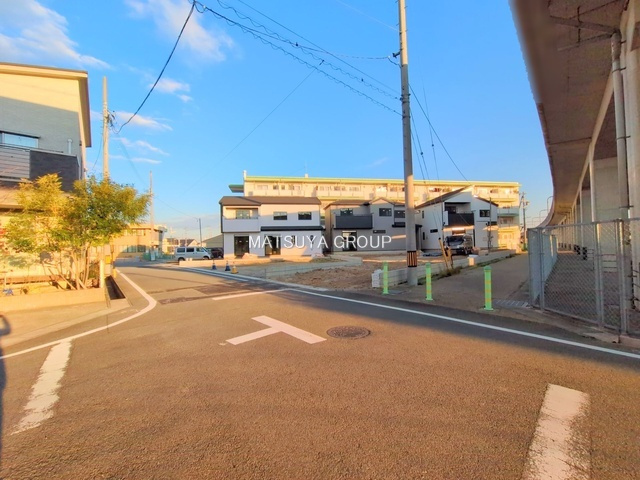 【前面道路含む現地写真】の画像