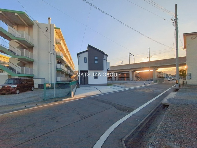 【前面道路含む現地写真】の画像