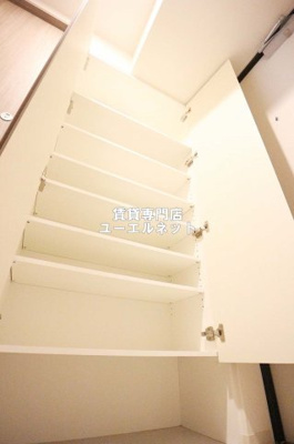 【設備】 | エスリードレジデンス江坂垂水町 | 収納力たっぷりのシューズボックスで玄関すっきり！