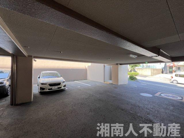 サーパス藤沢湘南台第2の駐車場|駐車場があるので、車を買う予定の方も安心です