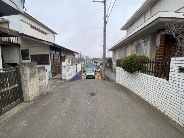 清瀬市中里　平屋建の前面道路含む現地写真