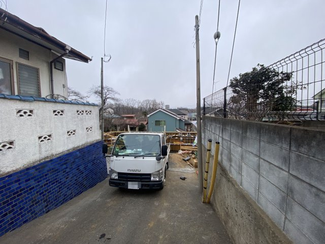 清瀬市中里　平屋建の前面道路含む現地写真