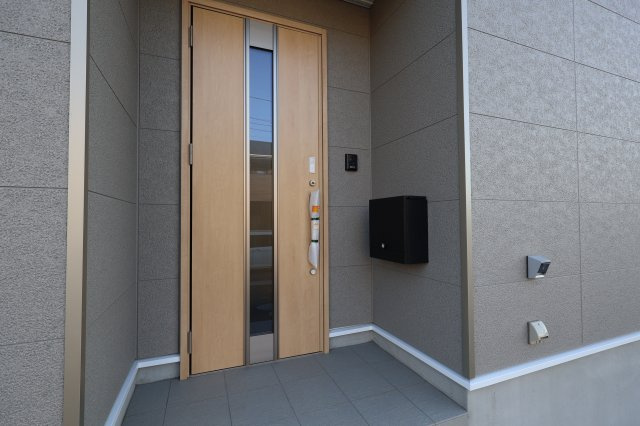 《仲介手数料無料》西区大字飯田新田614新築一戸建てクレイドルガーデンの玄関|撮影日 2025年12月1日 15:00 晴れ