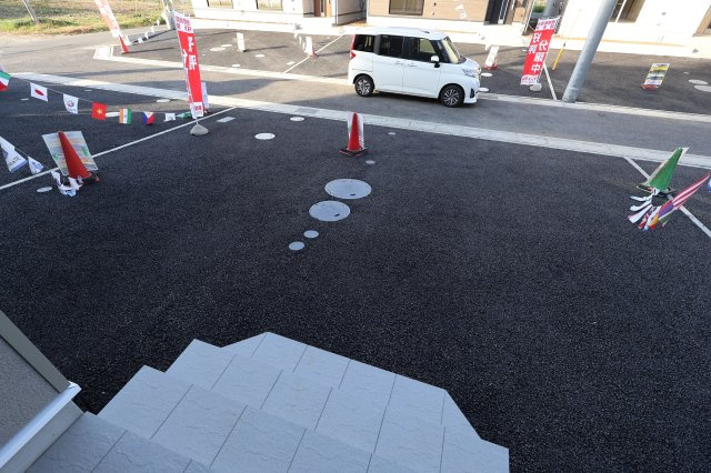 《仲介手数料無料》西区大字飯田新田614新築一戸建てクレイドルガーデンの駐車場|撮影日 2025年12月1日 15:00 晴れ