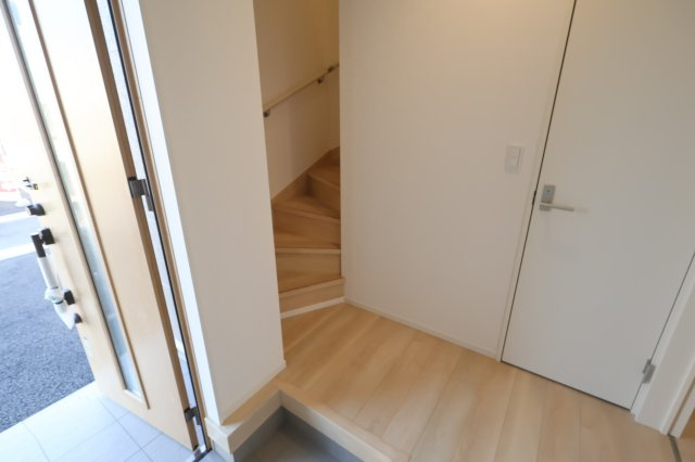 《仲介手数料無料》西区大字飯田新田614新築一戸建てクレイドルガーデンの玄関|撮影日 2025年12月1日 15:00 晴れ