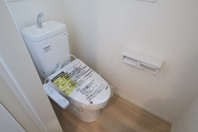 《仲介手数料無料》西区大字飯田新田614新築一戸建てクレイドルガーデンのトイレ|撮影日 2025年12月1日 15:00 晴れ