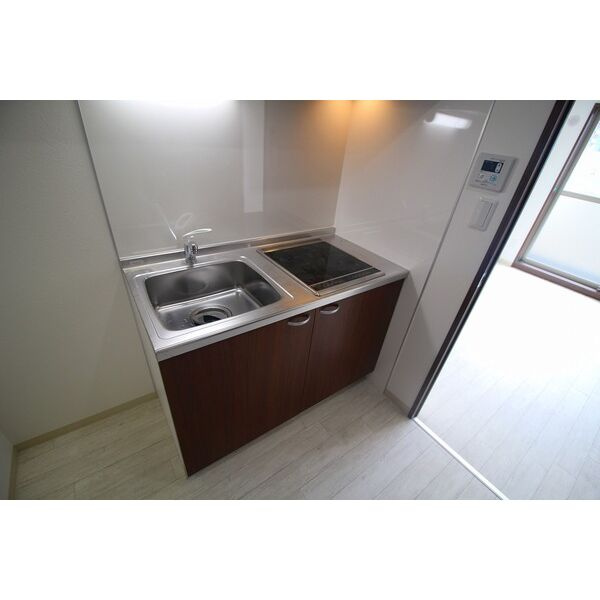 AQUA GALAXYのキッチン|コンパクトなキッチンで掃除もラクラク