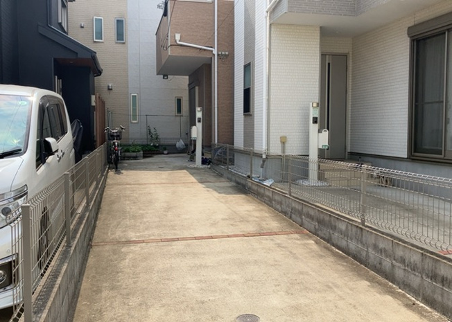 【庭】 | 庭があることでガーデニングや家庭菜園はもちろん、こどもの遊び場やペットを放して遊ぶことができます。また、家の周囲に余裕があるということです。隣地との間があれば、十分な日当たりと、風通しが確保できます。