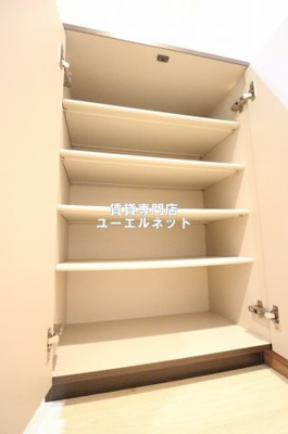 【設備】 | S-FORT江坂LIBERTS | 収納力たっぷりのシューズボックスで玄関すっきり！