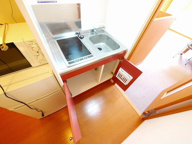 レオパレスグランファーレのキッチン|コンパクトなキッチンで掃除もラクラク