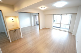 【居間・リビング】 | 【上質リノベ】ポレスター舟入 | 室内（2025年11月1日13：00頃）撮影